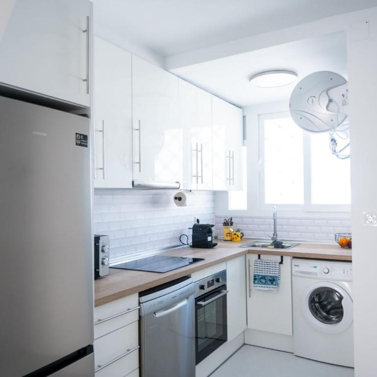 My Dream Beach & Town Apartment - Three-Bedroom Apartment - 12