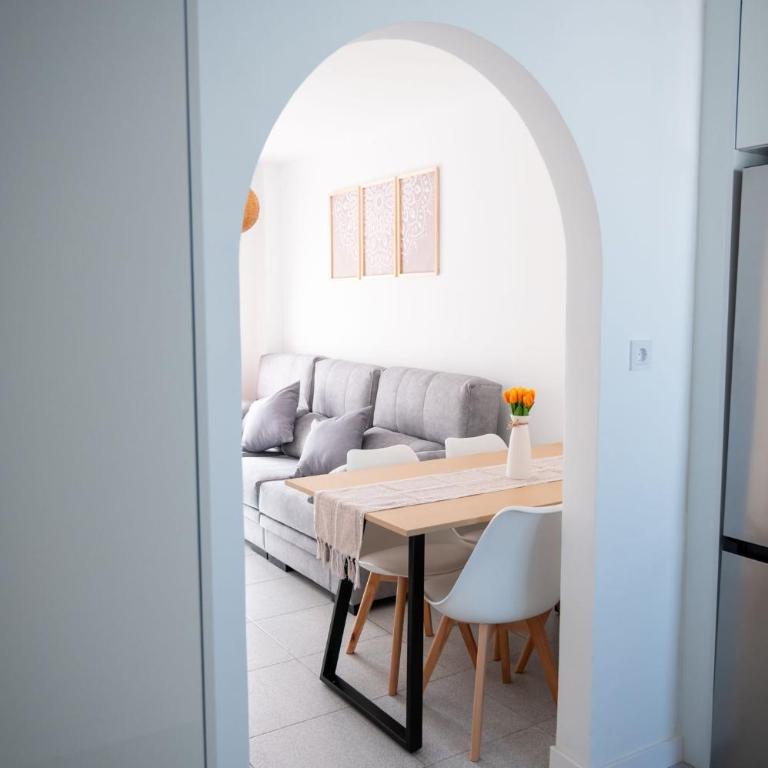 My Dream Beach & Town Apartment - Three-Bedroom Apartment - 16