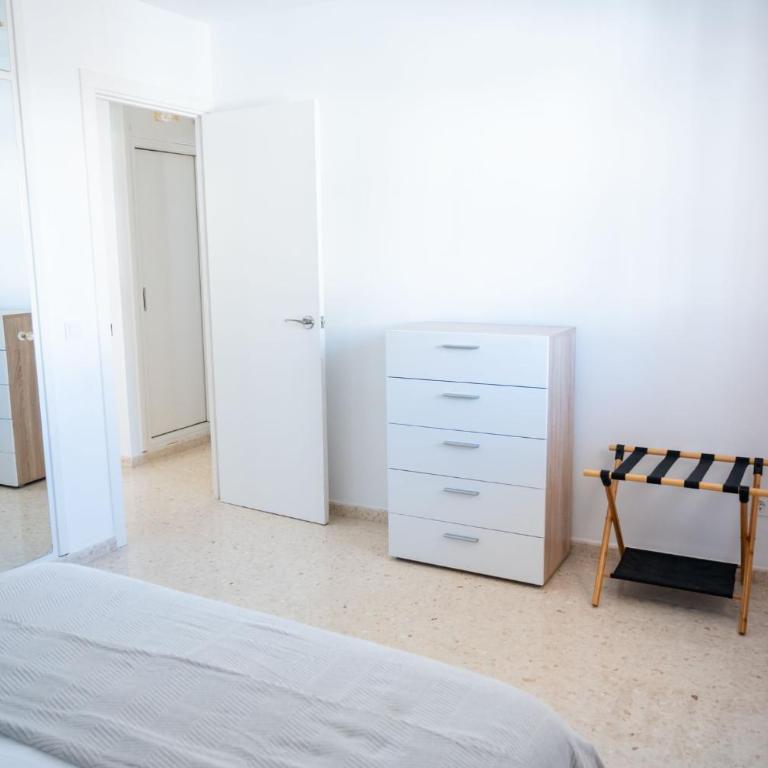 My Dream Beach & Town Apartment - Three-Bedroom Apartment - 33