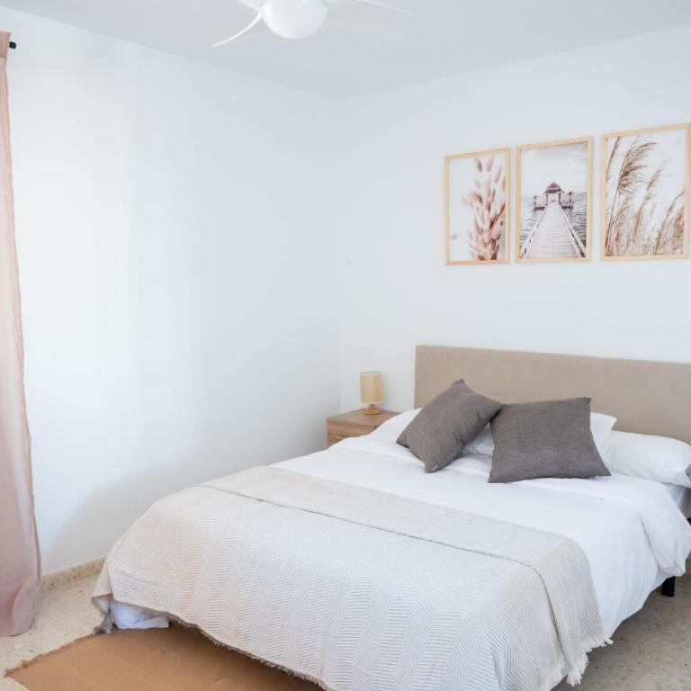 My Dream Beach & Town Apartment - Three-Bedroom Apartment - 29