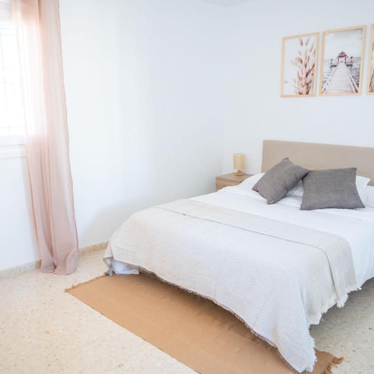 My Dream Beach & Town Apartment - Three-Bedroom Apartment - 28