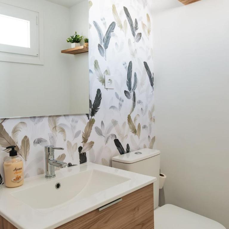 My Dream Beach & Town Apartment - Three-Bedroom Apartment - 8