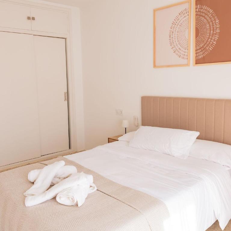 My Dream Beach & Town Apartment - Three-Bedroom Apartment - 41