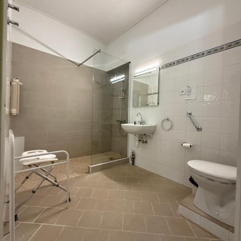 HOTEL ST SEBASTIEN - Chambre Triple - Accessible aux Personnes à Mobilité Réduite - 3