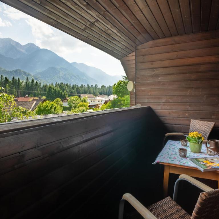 Waldpension Putz - Suite mit Bergblick - 3