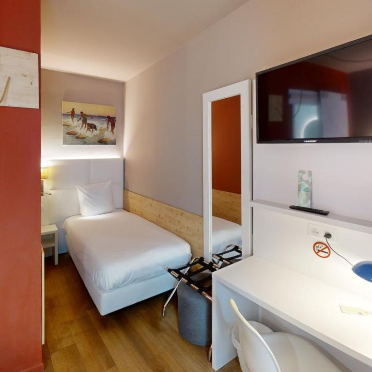 greet hotel Lille Gare Flandres - Groupe Accor - Chambre Pop avec 3 Lits Simples (ou Lit King-Size et Lit Simple) - 4