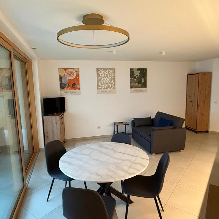 Trui Ensemble Apartment Alpine Escape with Garden - Appartamento con 1 Camera da Letto - 5