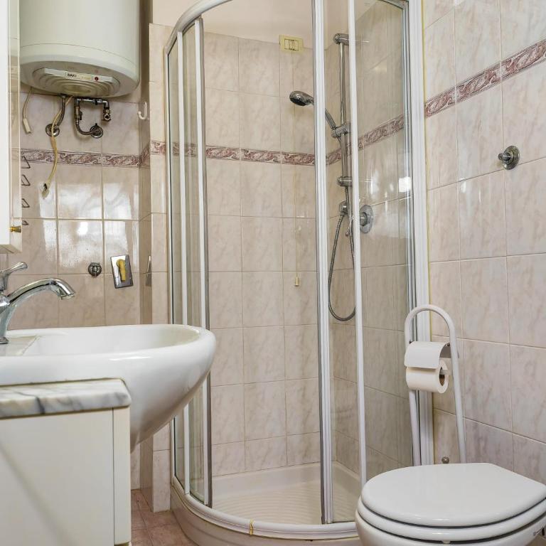 Petit Apartments Rony - Vista 2 torri storiche - Centro Lucca - 2 ospiti - Appartamento con 1 Camera da Letto - 12