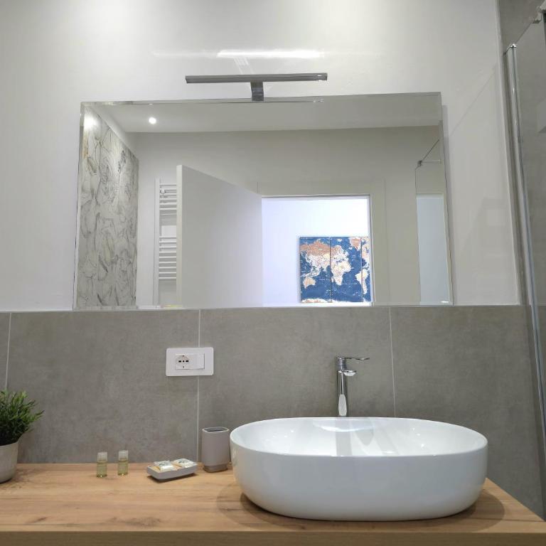 Rose Suites - Bari Stazione - Deluxe Room - 7