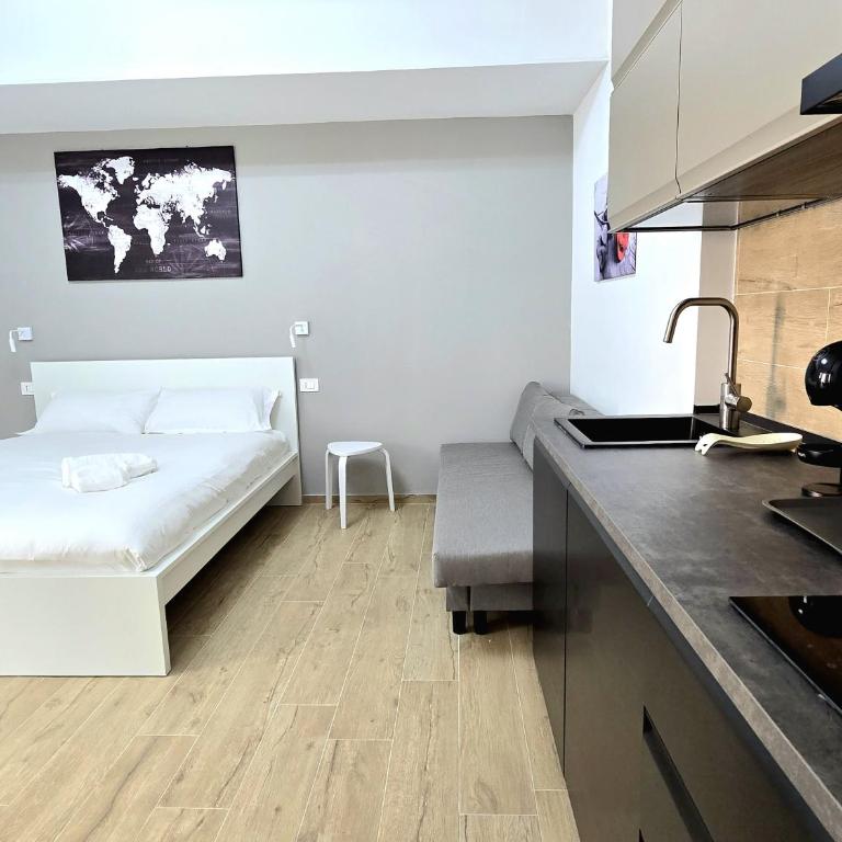 Rose Suites - Bari Stazione - Comfort Triple Room - 7