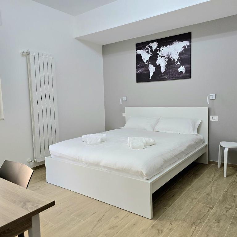 Rose Suites - Bari Stazione - Comfort Triple Room - 5