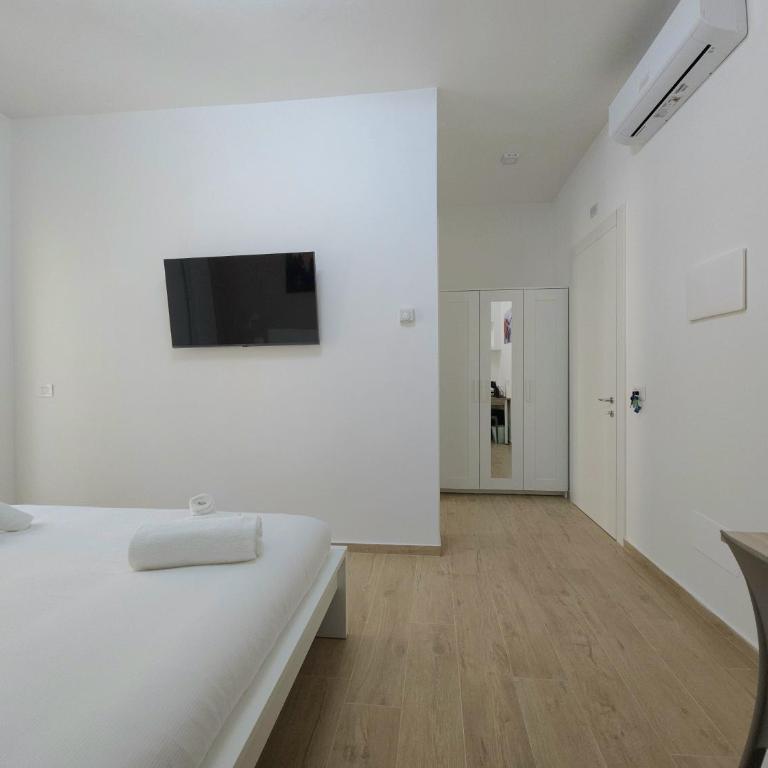 Rose Suites - Bari Stazione - Double Room - 4