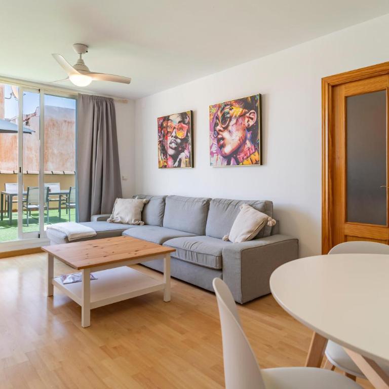 Stunning Apartment In Torremolinos - Apartamento de 3 dormitorios - 2