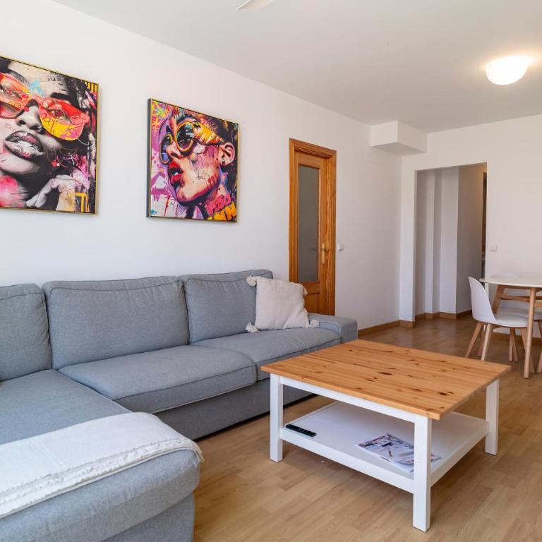 Stunning Apartment In Torremolinos - Apartamento de 3 dormitorios - 3