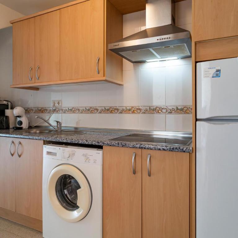 Stunning Apartment In Torremolinos - Apartamento de 3 dormitorios - 4