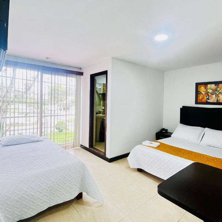 Hotel Cristal Plaza - Budget Twin Room - 2