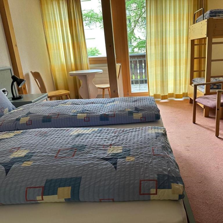 Pension St. Jakob - Vierbettzimmer mit Gemeinschaftsbad - 3
