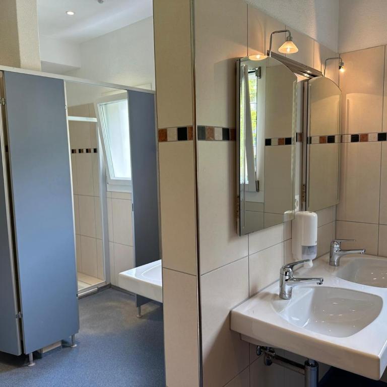 Pension St. Jakob - 8-Bett-Zimmer mit Gemeinschaftsbad - 1