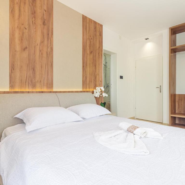Apartments Mar - Dvokrevetna Soba sa Bračnim Krevetom sa Balkonom i Pogledom na More - 3