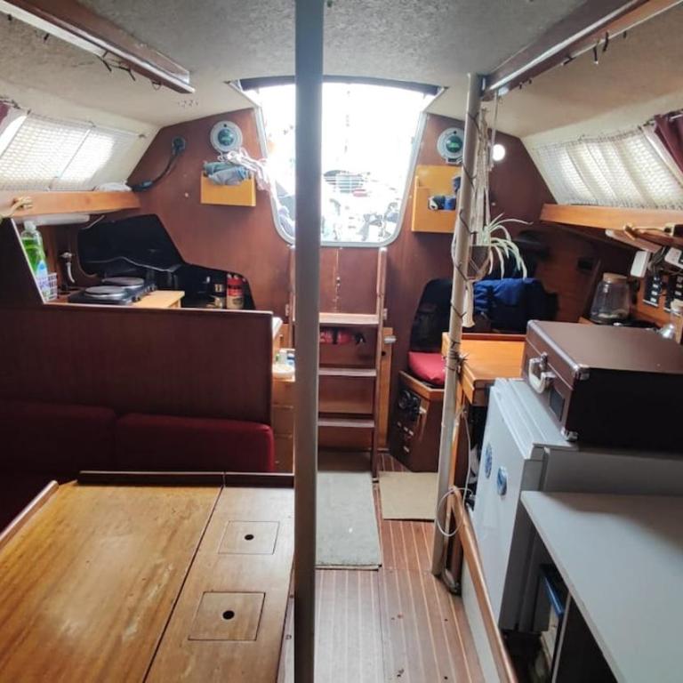 Sailboat land and sea, vegetated - Mobile Home - 13