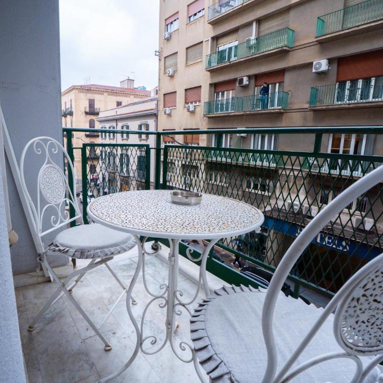 Amuri Room&Suite - Double Room with Balcony - 17