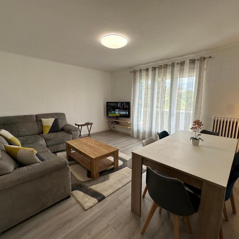 Appartement Lumineux avec Balcon - Appartement 3 Chambres - 1