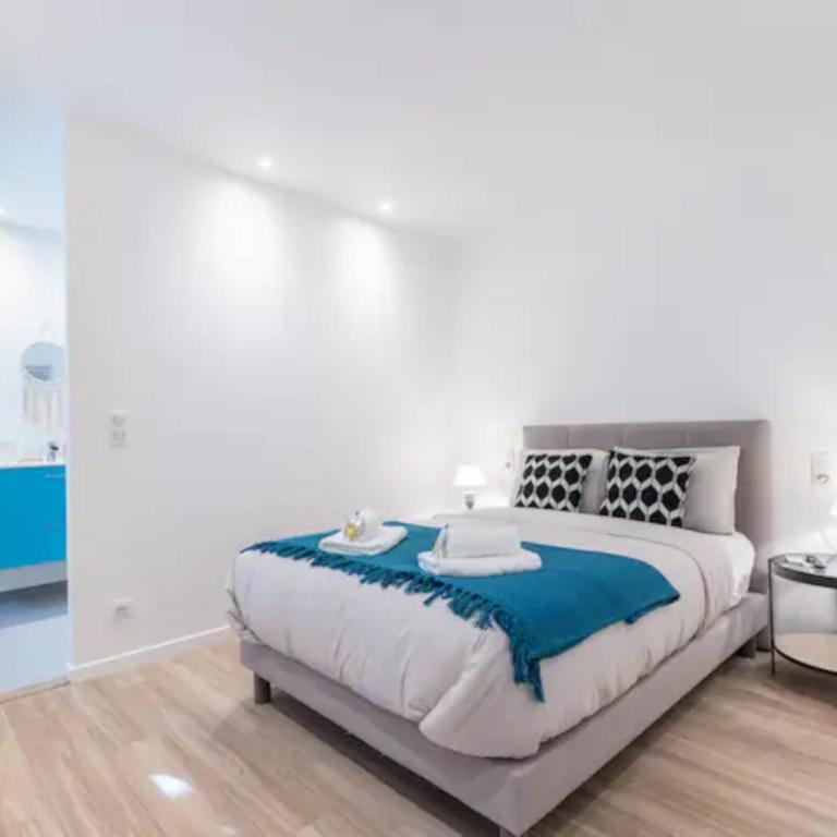 Extra spacious Apartment 5 min walk to Sea & Tram - Appartement - 7