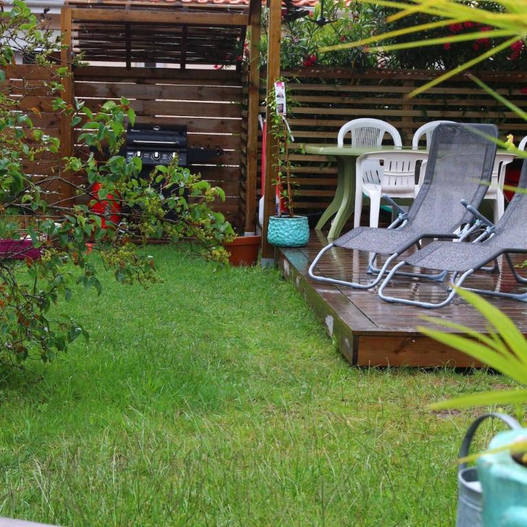 Family home with garden, pool and beach within walking distance - Casa con 1 dormitorio - 40