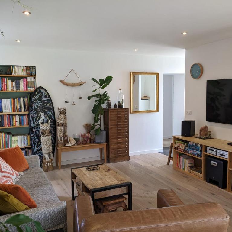 Family home with garden, pool and beach within walking distance - Casa con 1 dormitorio - 48