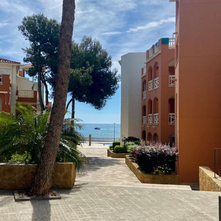 Beachfront, pool, air conditioning, 3 bedrooms, sea view - Apartamento - 3
