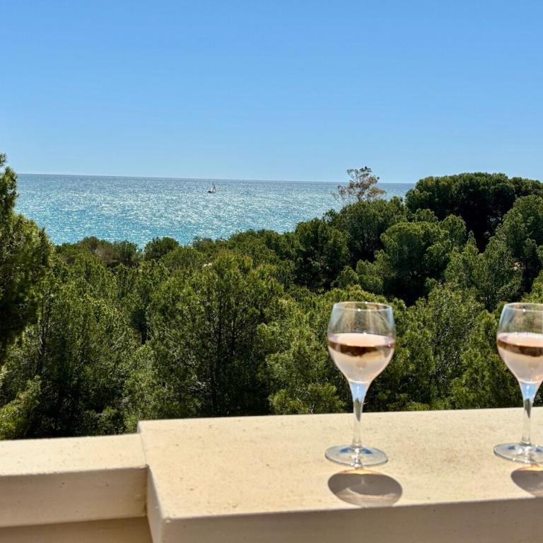 Beachfront, pool, air conditioning, 3 bedrooms, sea view - Apartamento - 23