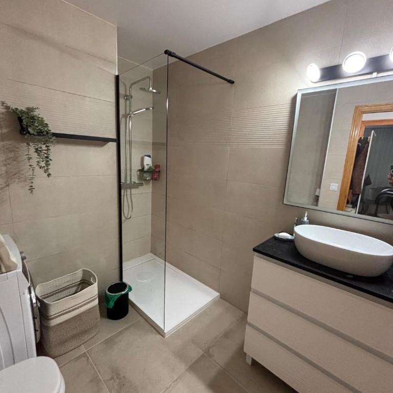 Beachfront, pool, air conditioning, 3 bedrooms, sea view - Apartamento - 42