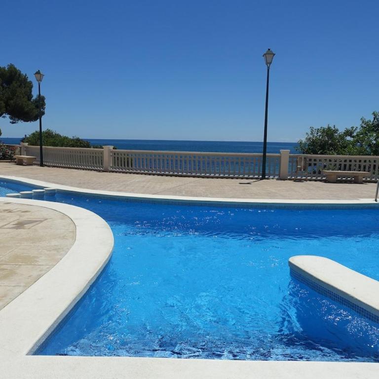 Beachfront, pool, air conditioning, 3 bedrooms, sea view - Apartamento - 44