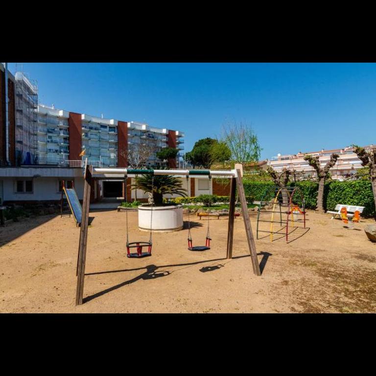 Playa y centro comercial - Apartamento de 2 dormitorios - 4