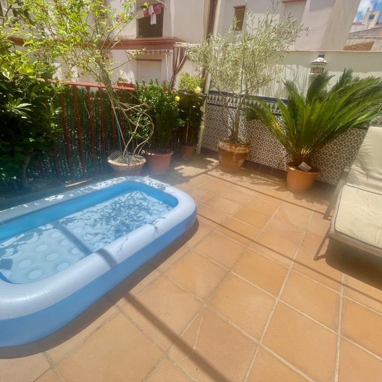 Maravilloso apartamento céntrico de 70m2, jardín propio 40m2 con piscina para niños y parking opcional - Apartamento de 1 dormitorio - 23