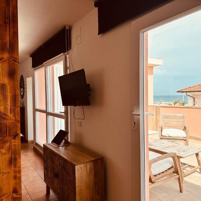 Attico La Terrazza sul Mare - Studio Apartment with Sea View - 13