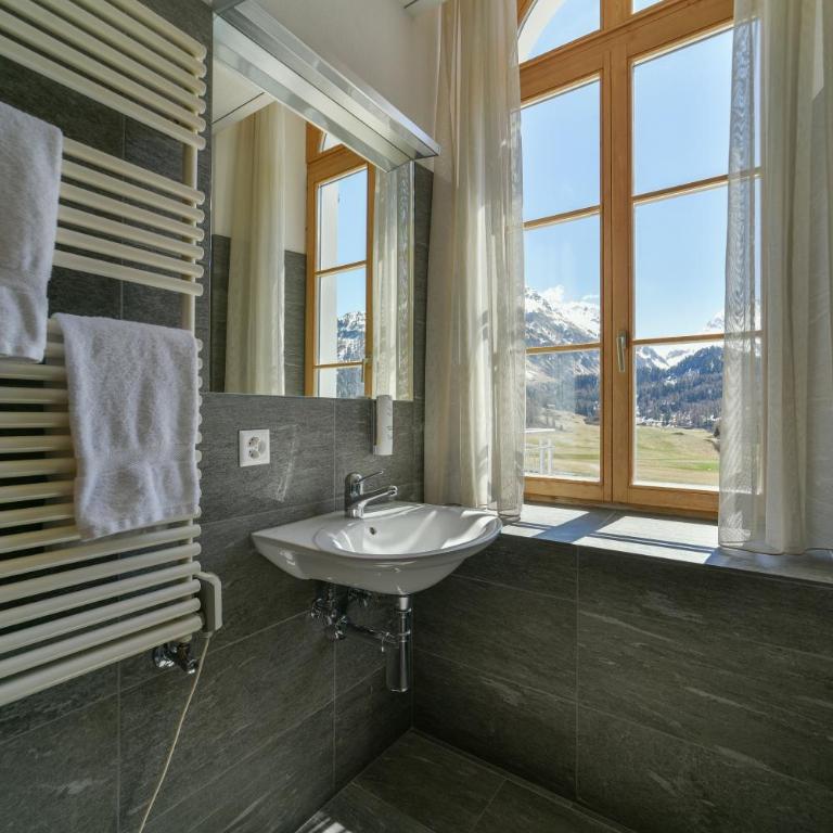 Hotel Maloja Kulm - Superior Doppel- oder Zweibettzimmer mit Terrasse - 12