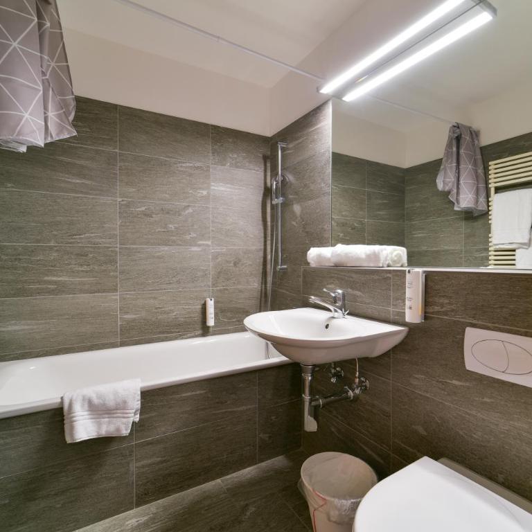 Hotel Maloja Kulm - Superior Doppel- oder Zweibettzimmer mit Terrasse - 13