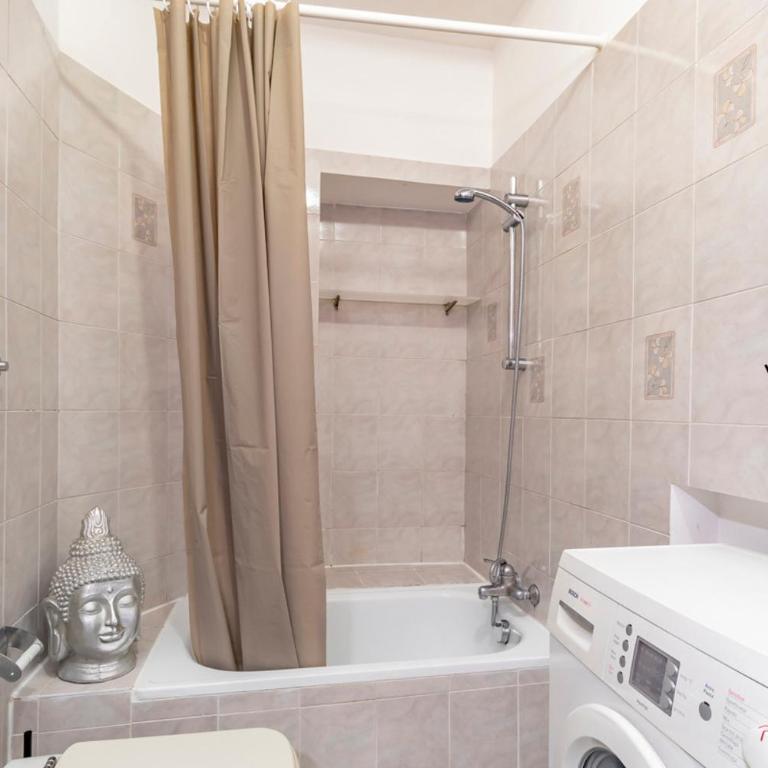 Vatican House - Two-Bedroom Apartment - 11