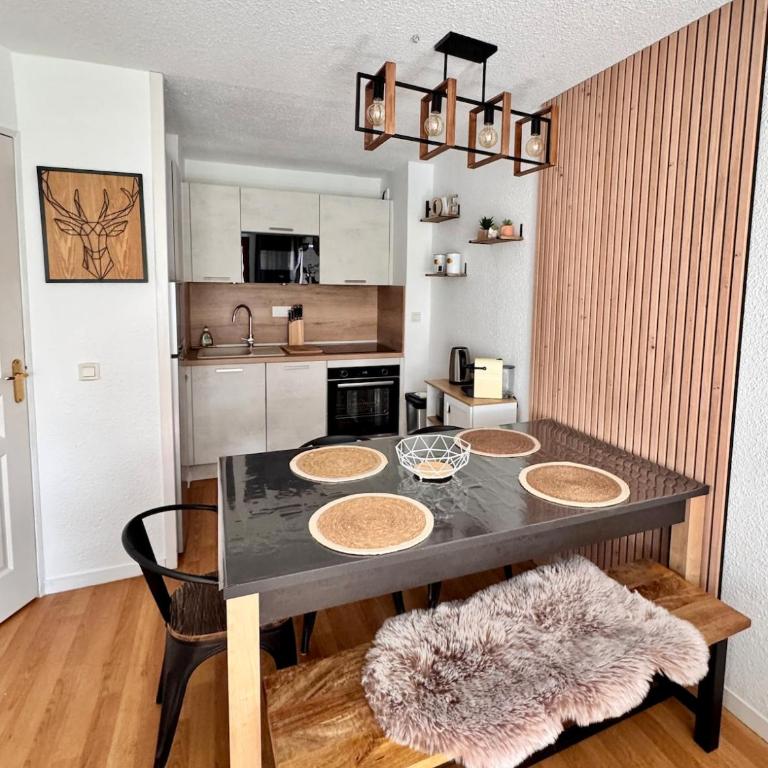 Ski, confort famille, appartement Cosy, Vue montagne,piscine,parking - Appartement 2 Chambres - 8