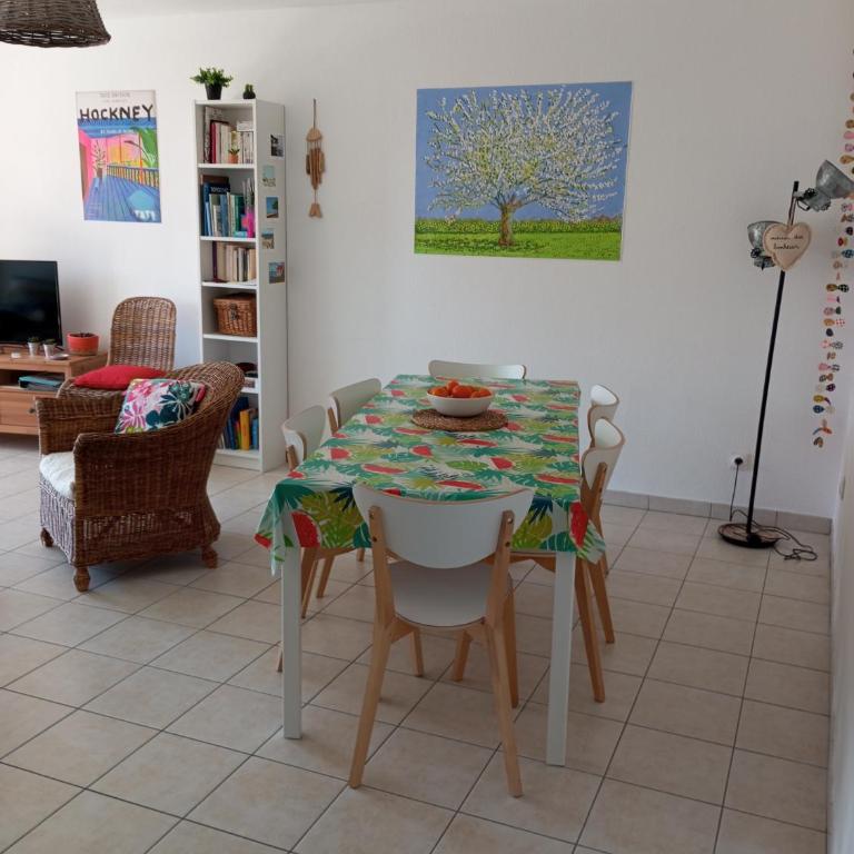 1,5 km plages Bel appartement calme Piscine Garage - Appartement avec Terrasse - 6