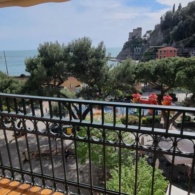 Casa Vittoria - Camera Matrimoniale Deluxe con Balcone e Vista Mare - 24