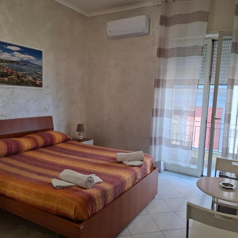 Napoli central - Double Room with Private Bathroom - 14