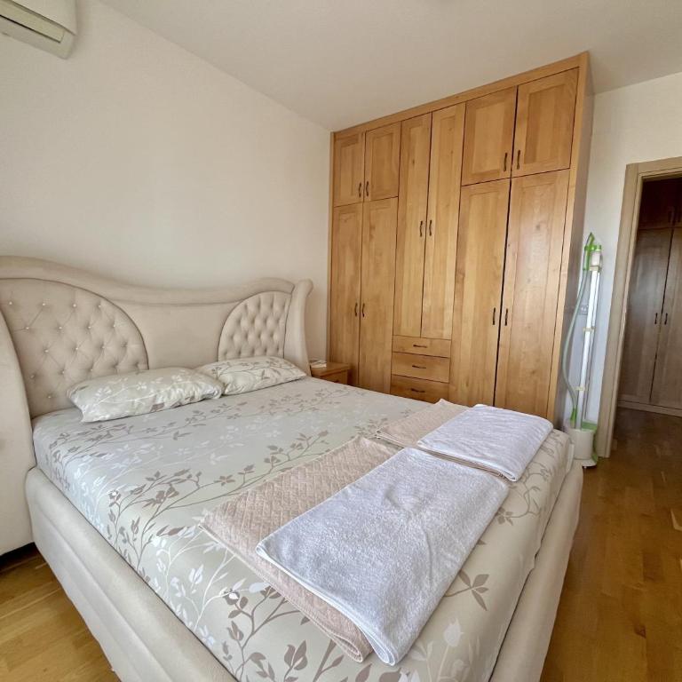 Plaza Apartment - One-Bedroom Apartment - 11