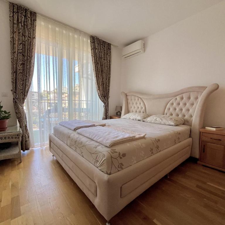 Plaza Apartment - One-Bedroom Apartment - 14