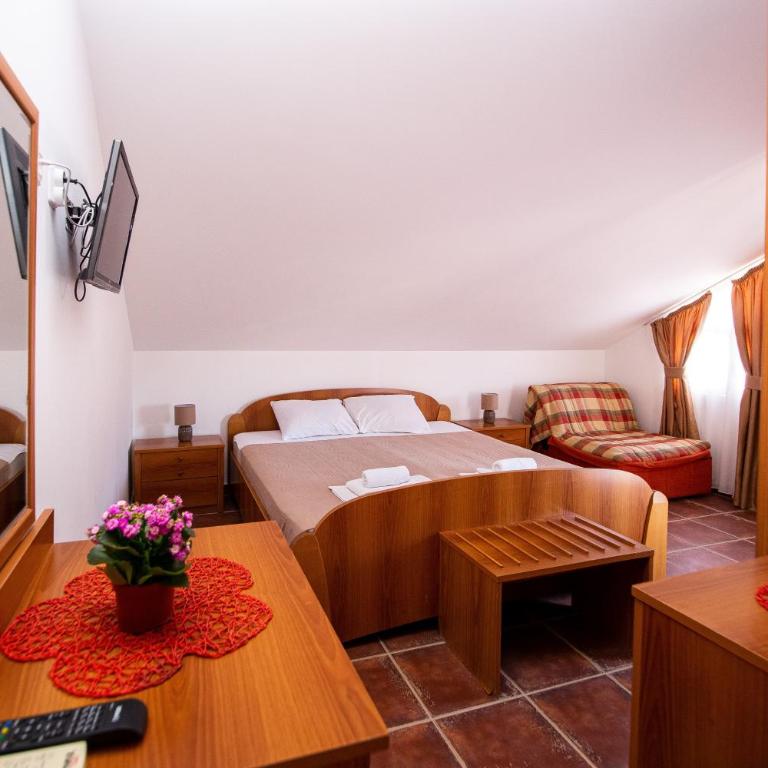 Villa Iper - Dvokrevetna Soba sa Bračnim Krevetom - 4