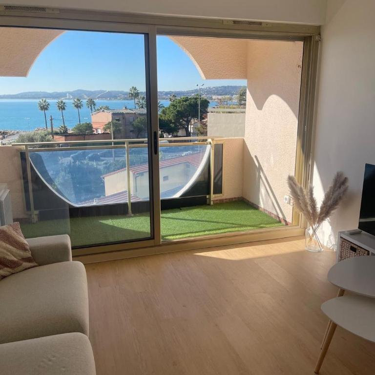 Sea View Apartment 50 m to Beach FREE Parking - Apartamento de 2 dormitorios - 1