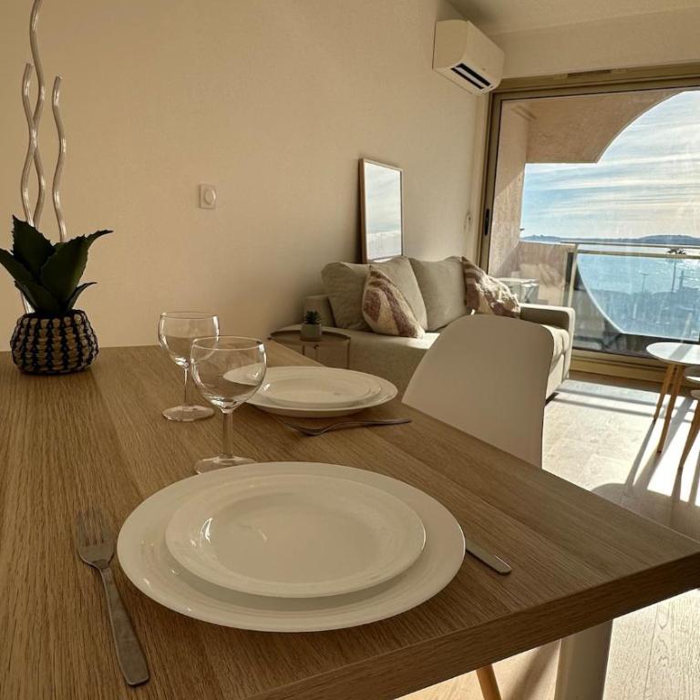 Sea View Apartment 50 m to Beach FREE Parking - Apartamento de 2 dormitorios - 8