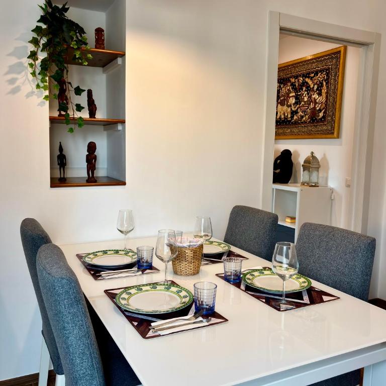 modern renovated home near city center & transit - Appartamento - 8