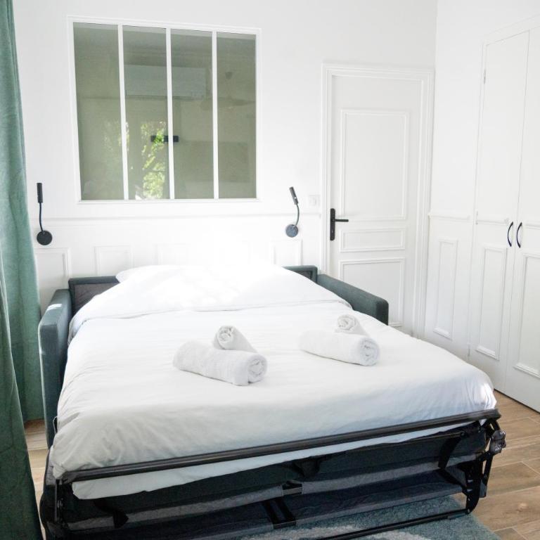 Cosy and calm suite with a terrace in Montmartre - Chambre Familiale - 12